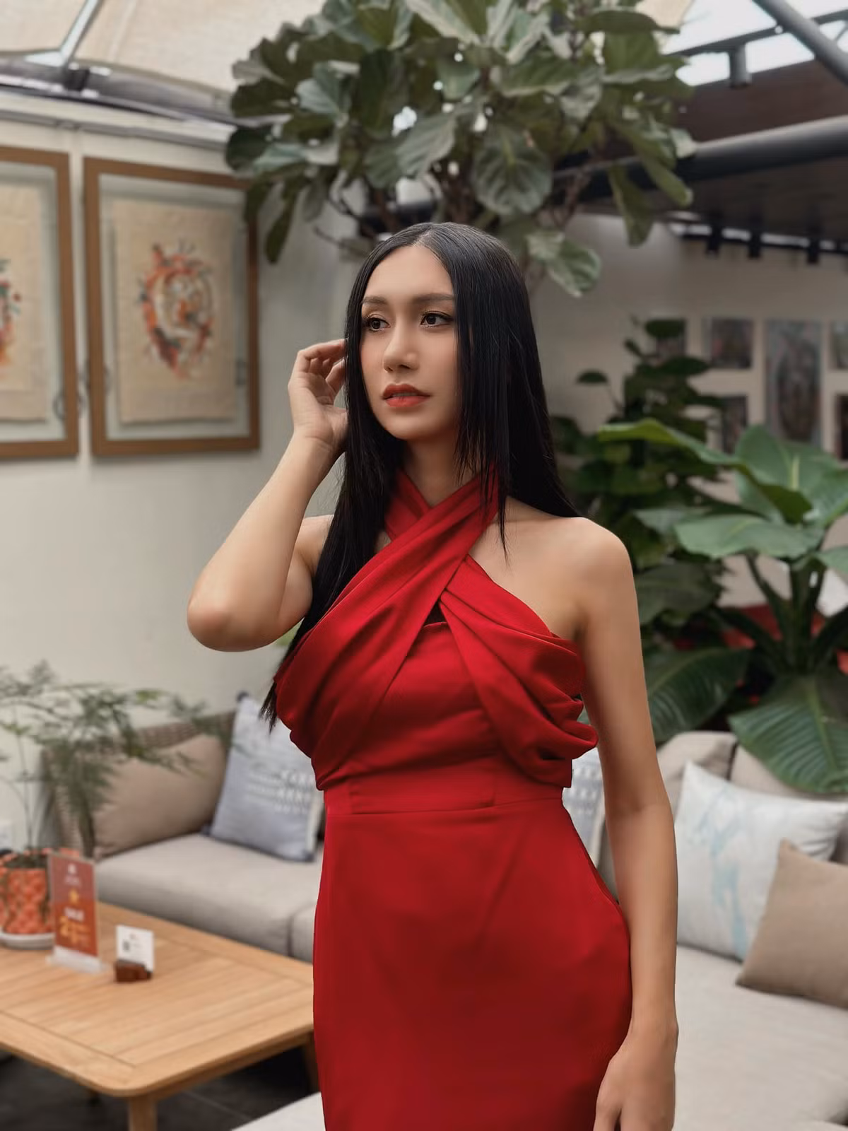 Đang hạnh phúc trong tình yêu cũng giúp Lynk Lee thêm xinh đẹp, rạng rỡ mỗi ngày.