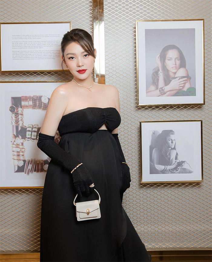 Thời điểm vòng hai lùm lùm, Minh Hằng mặc trang phục đi dự sự kiện rất tự tin bởi ngoại hình cô vẫn xinh đẹp như trước, khác mỗi vòng hai.