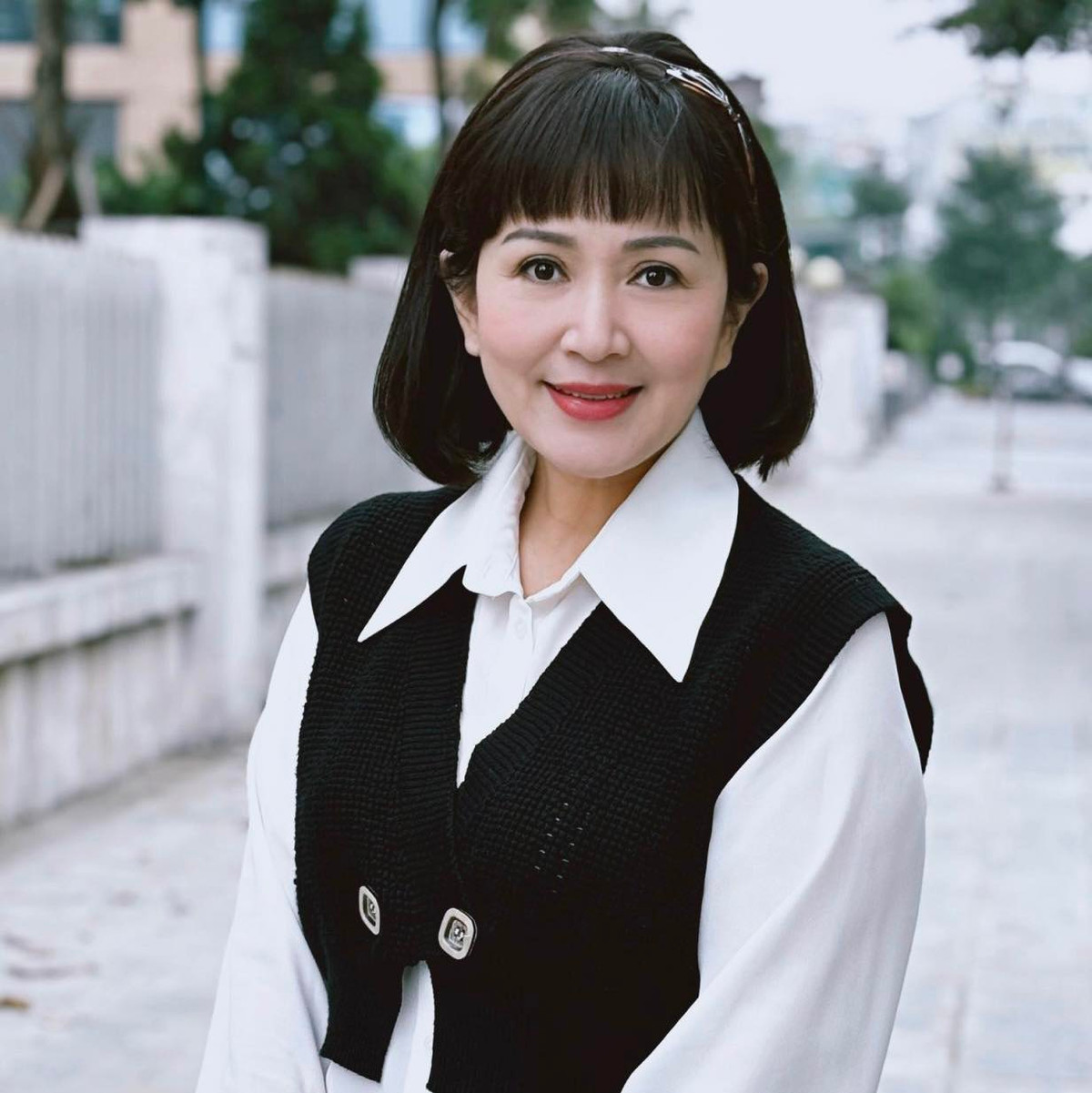 Khoe anh moi, NSND Minh Hoa duoc khen tre nhu sinh vien