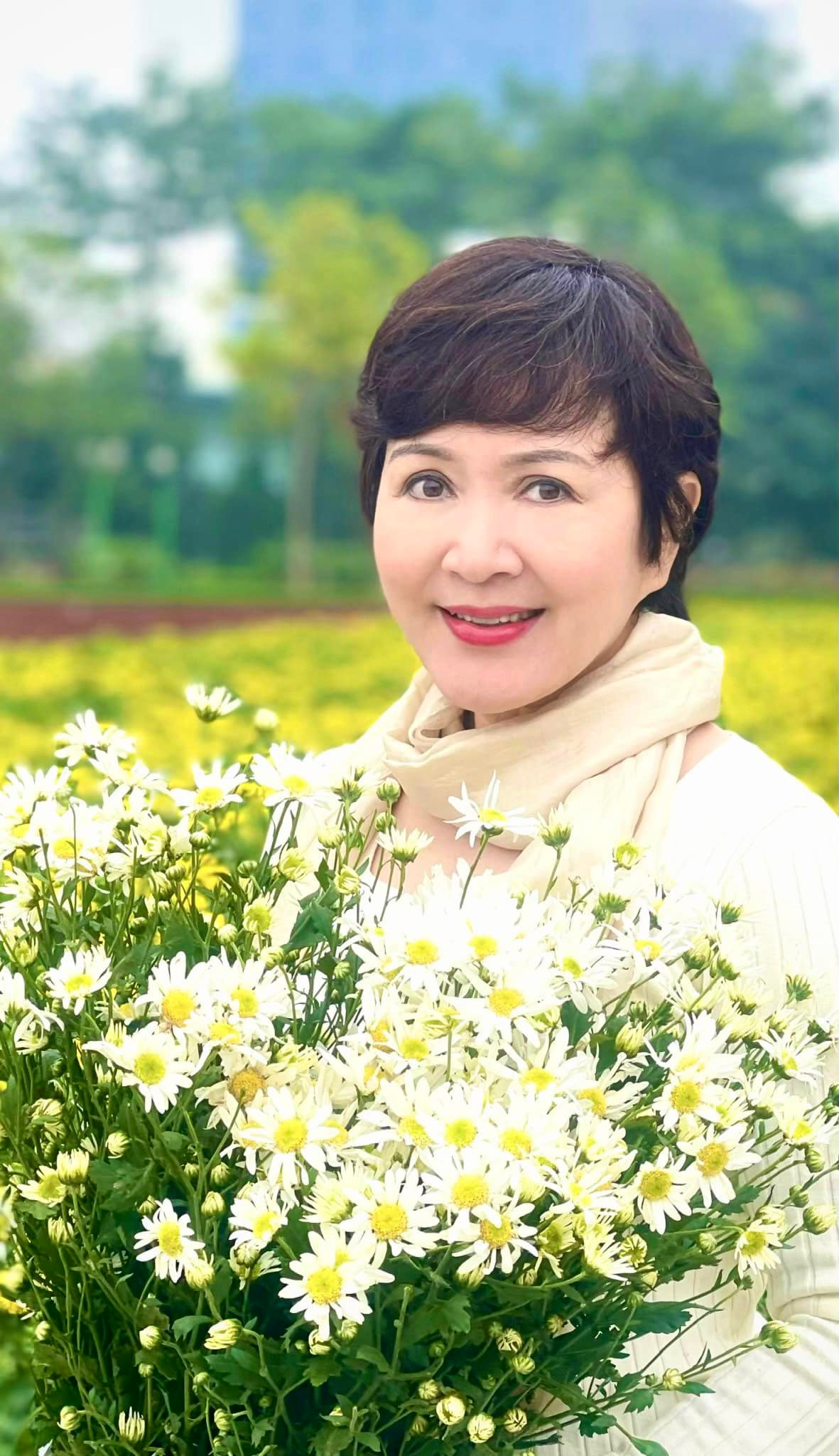 Đến nay dù sắp bước sang tuổi 60, NSND Minh Hòa vẫn sở hữu nét đẹp vượt thời gian.