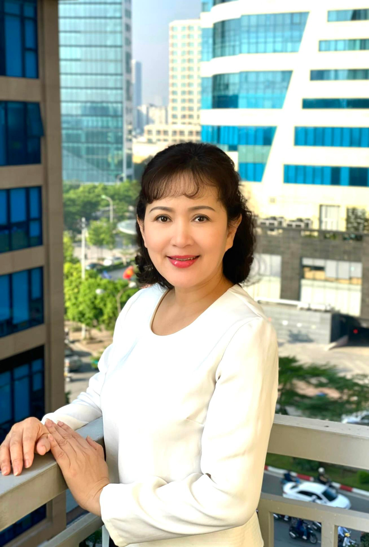 Mỗi ngày, chị cũng dành 1-2 tiếng trong phòng tập để giữ gìn vóc dáng thon gọn.