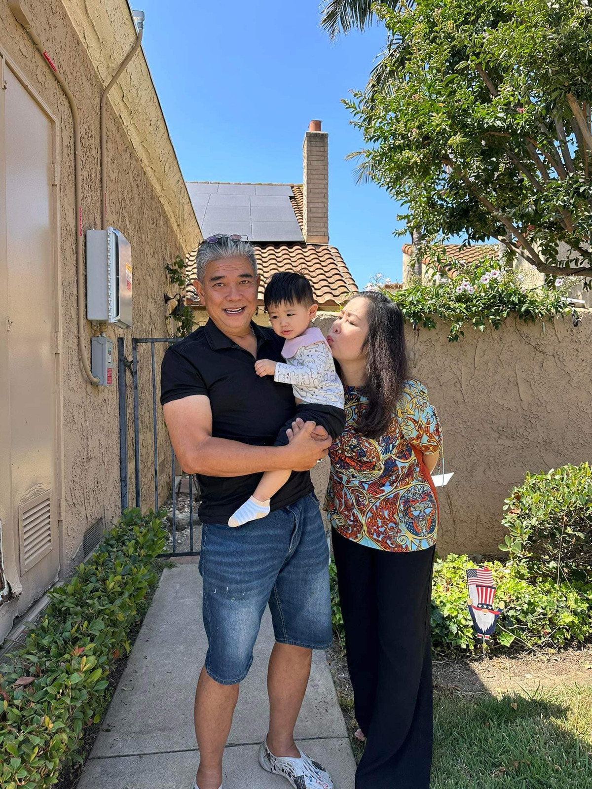 Không chỉ nữ diễn viên "Gạo nếp gạo tẻ", ông xã Lê Tuấn Anh của cô cũng phong độ ngời ngời khi giảm thành công 42kg.