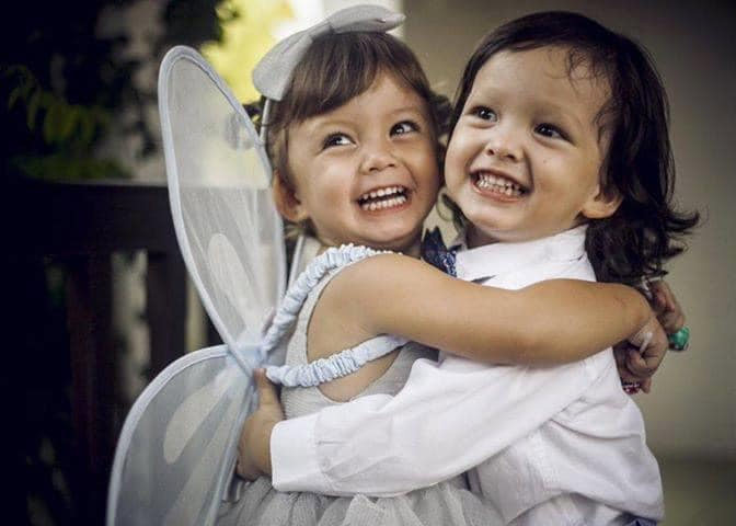 Hai con song sinh của Hồng Nhung và chồng cũ người Mỹ - Kevin, chào đời vào tháng 4/2012 tại Thái Lan.