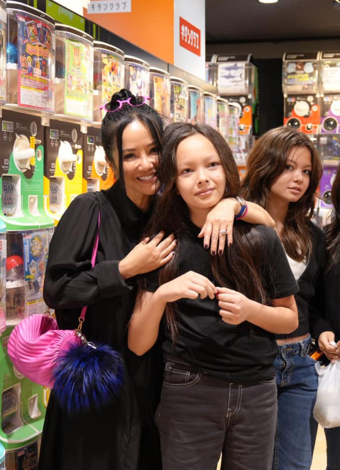 Ở nhà hai bé có tên là Tôm và Tép. Tôm tên thật là Aiden còn Tép là Lea.