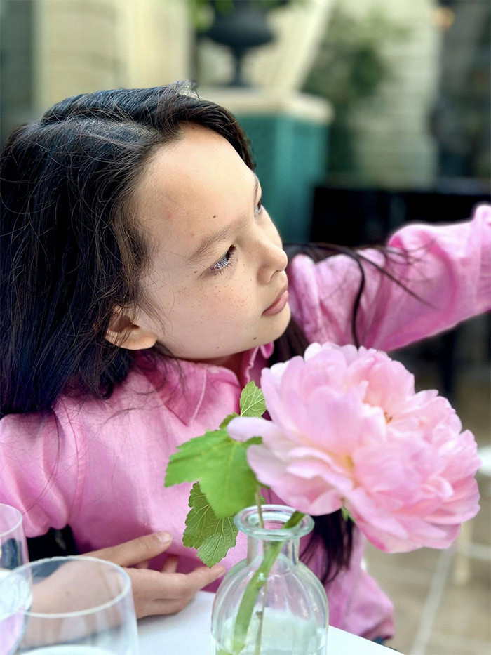 Tôm - Tép thường xuyên được mẹ cho đi du lịch để phát triển thể chất và tinh thần.