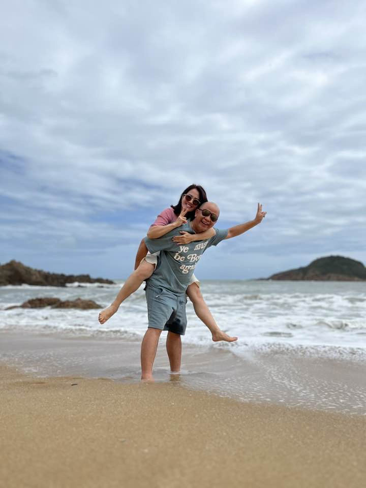 10 năm trở lại đây, hôn nhân của Anh Tuấn, Nguyệt Hằng êm ấm bởi cả hai biết dung hòa những trái ngược, cảm thông cho nửa kia.