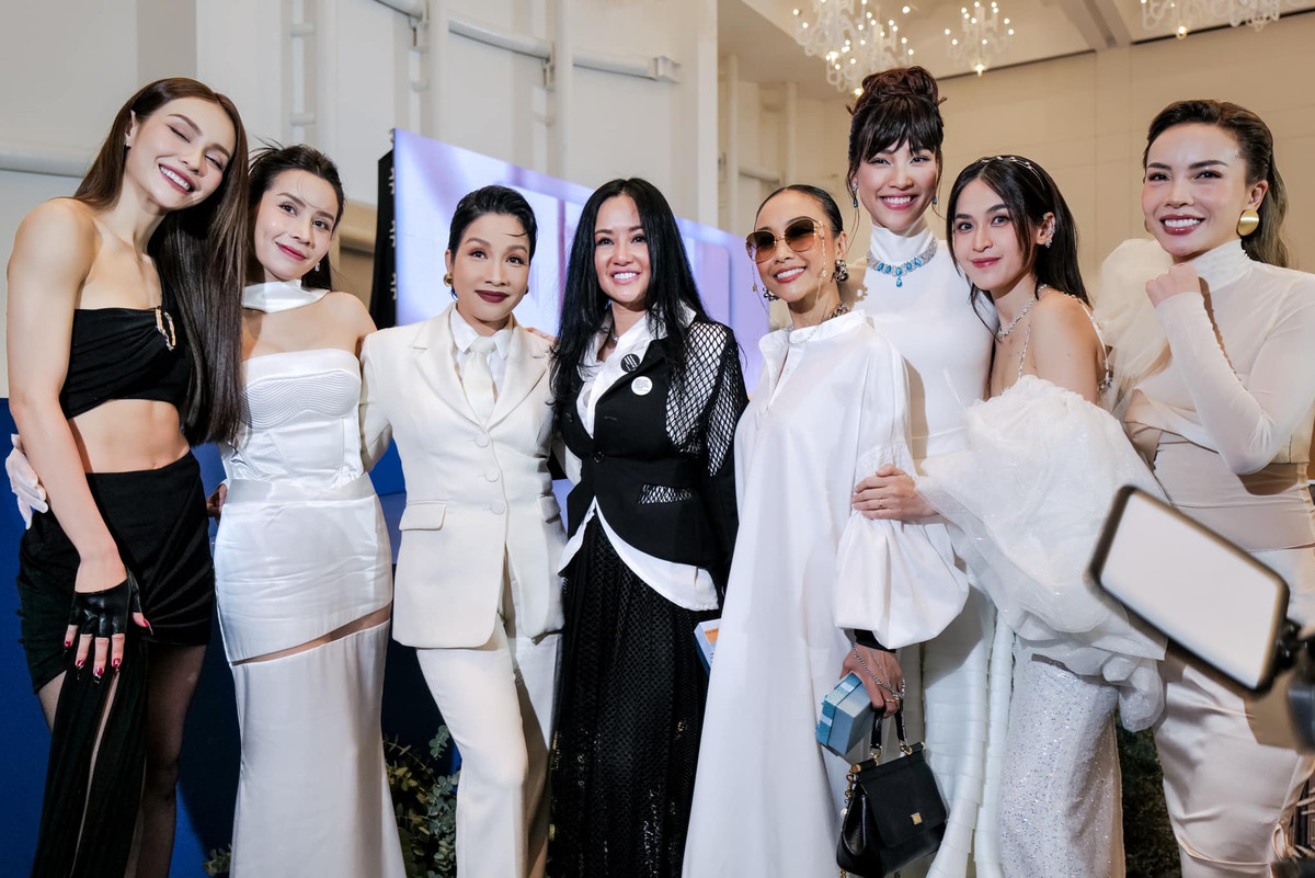 Là "chị đại" cùa dàn mỹ nhân trong chương trình nhưng nữ diva của làng nhạc Việt không hề thua kém về nhan sắc trẻ đẹp và sự quyến rũ. Ảnh: Hoàng Hải.