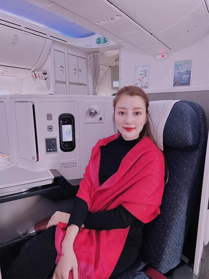 Mặc dù Bằng Kiều và bạn gái mới đã có chung với nhau một con trai, bé Benly, nhưng cả hai rất kín tiếng về mối quan hệ tình cảm này.