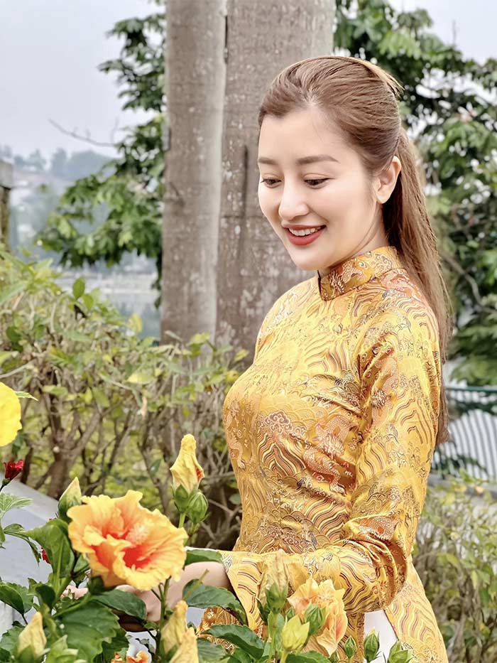 Mai Linh thường xuyên xuất hiện trong các sự kiện showbiz hay tụ họp bạn bè trong giới giải trí cùng Bằng Kiều.