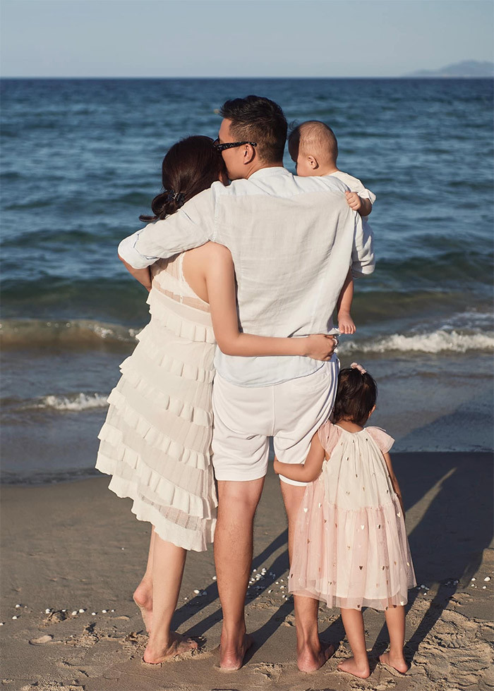 Giữa tháng 6/2020, Phanh Lee và ông xã đại gia tổ chức hôn lễ. Chồng của nữ diễn viên là Nguyễn Thành Nam - một doanh nhân thành đạt trong lĩnh vực du lịch, bất động sản ở Đà Nẵng.