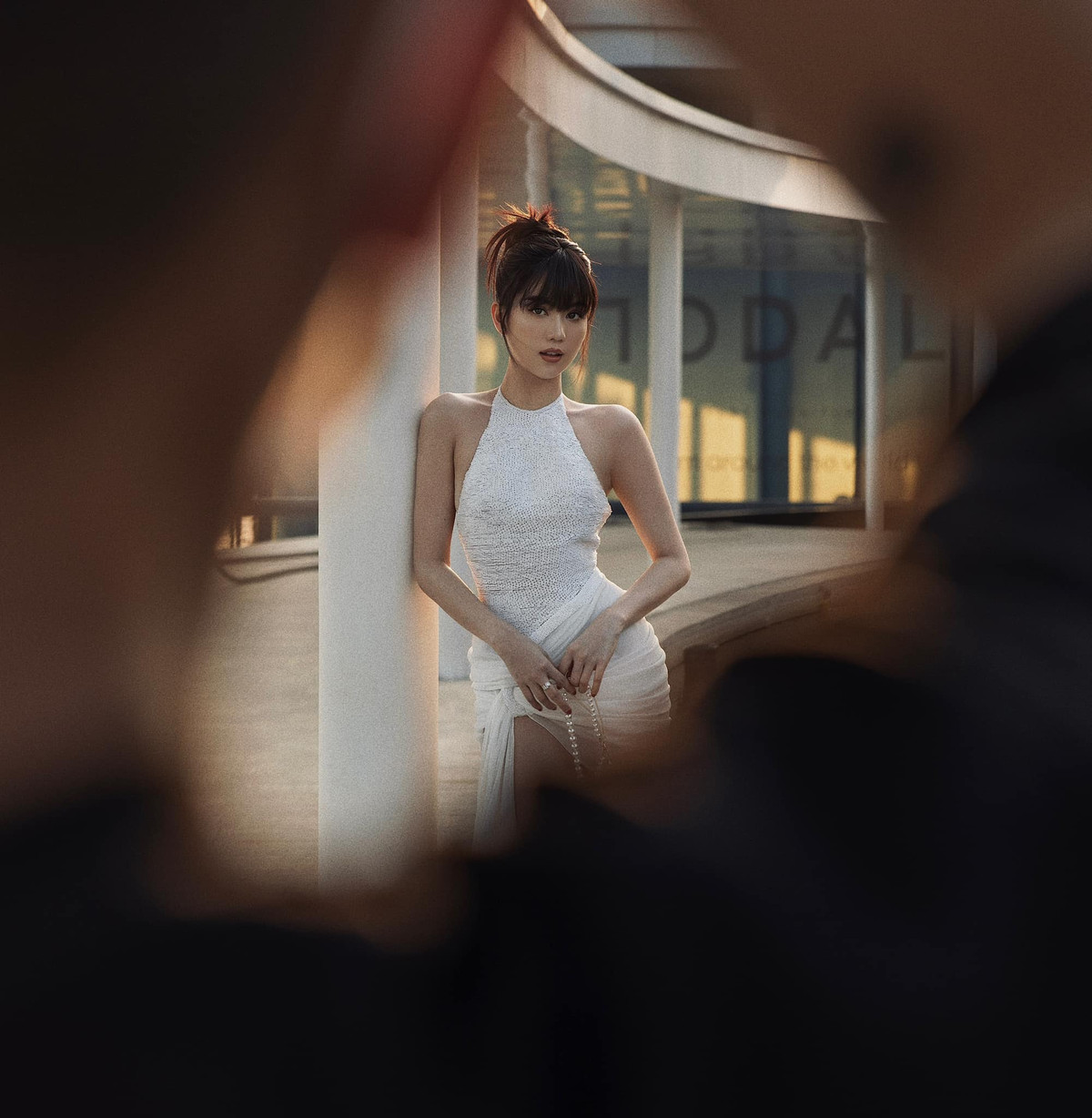 Chân dài 8X tự nhận mình "giao diện thì dễ thương" với kiểu tóc mới.