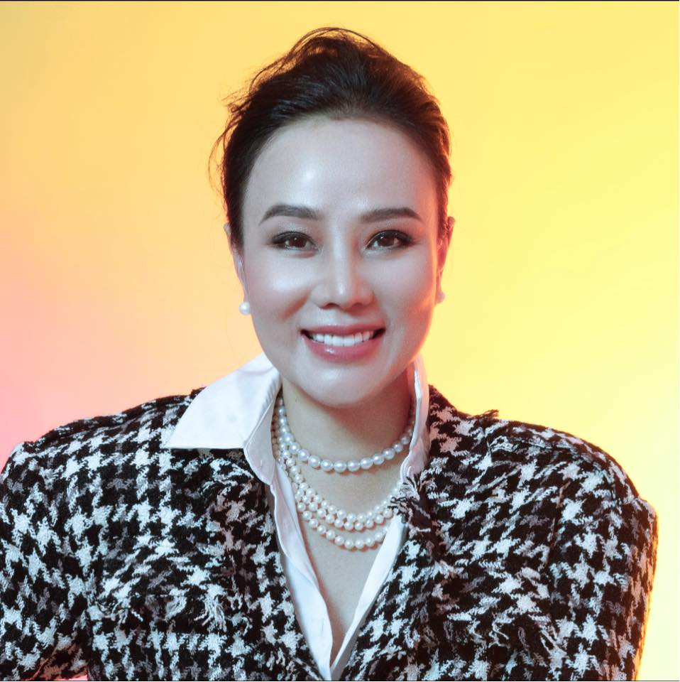 Dương Yến Ngọc còn từng trải qua mối tình chưa đầy một năm với bạn trai kém cô 12 tuổi và cũng kết thúc trong ồn ào khi hai bên liên tục đấu tố nhau. Phía cựu siêu mẫu sau đó xin lỗi vì dựng chuyện. Cô phân trần vì trầm cảm nên tìm mọi cách để vòi vĩnh, chỉ trích, khiến bạn trai cũ cảm thấy sợ hãi mà chấp nhận chia tay.