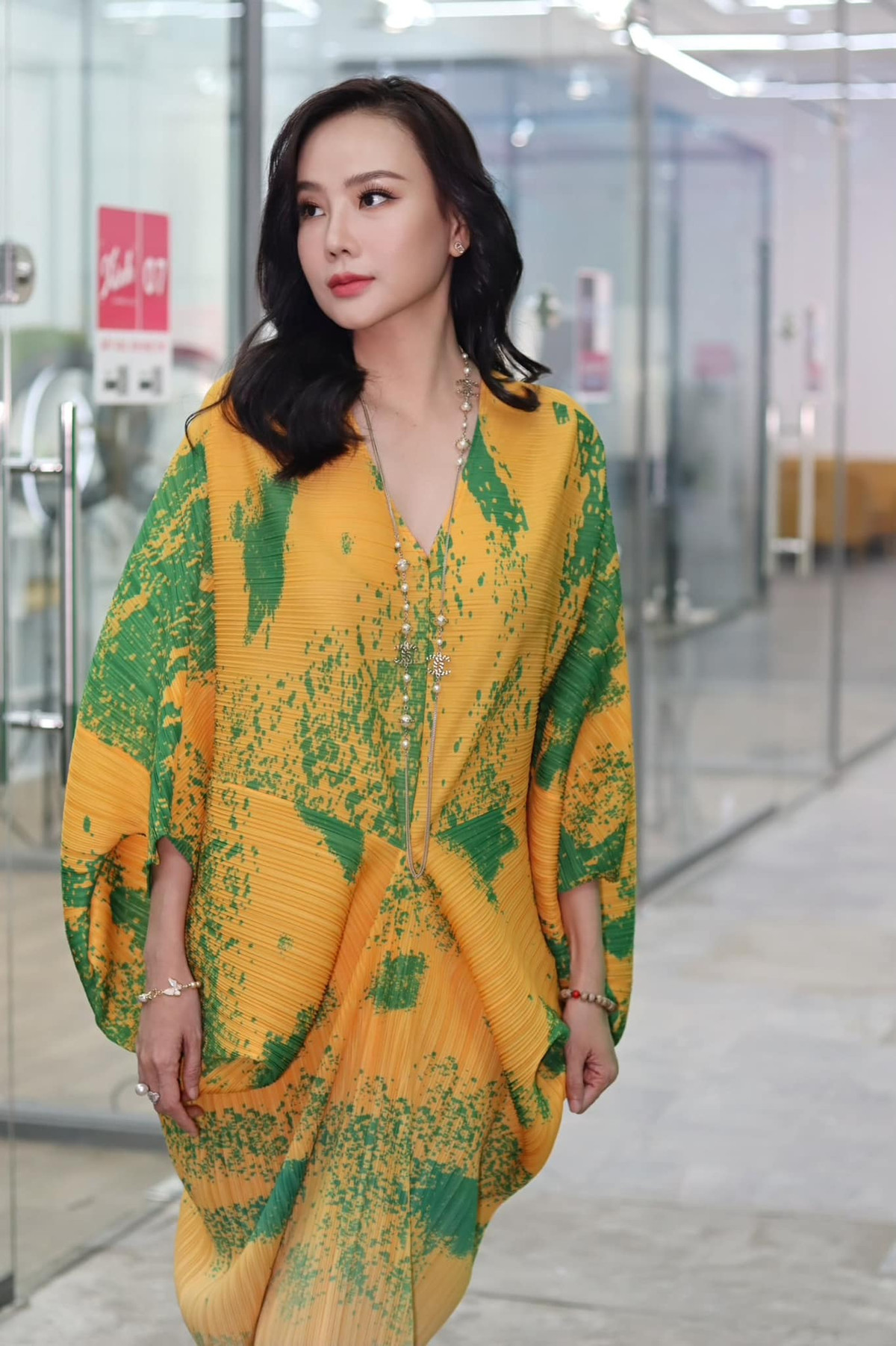 Sau những ồn ào tình ái, người đẹp sinh năm 1979 giữ mối quan hệ tốt với hai người chồng cũ để cùng chăm lo cho các con.