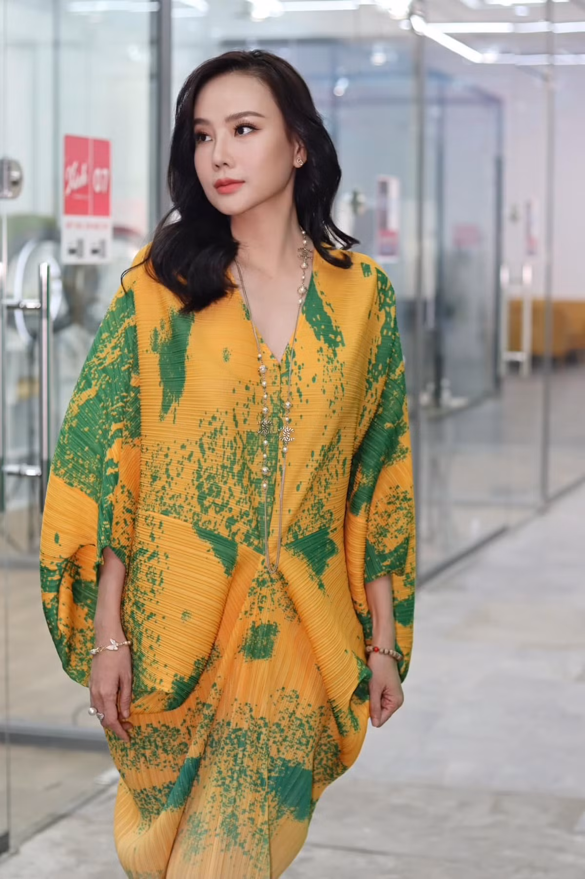 Sau những ồn ào tình ái, người đẹp sinh năm 1979 giữ mối quan hệ tốt với hai người chồng cũ để cùng chăm lo cho các con.