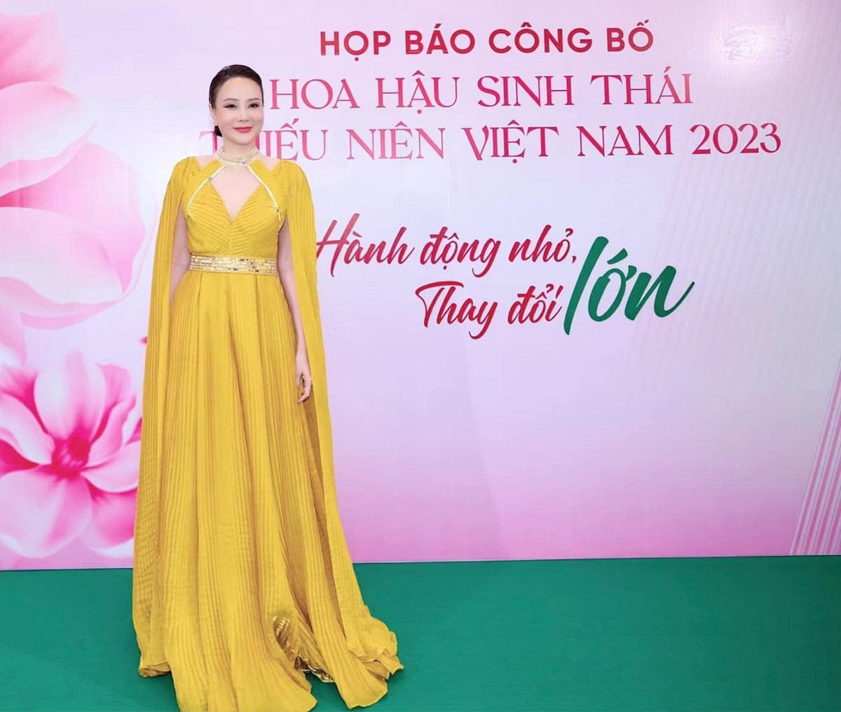 8 năm vắng bóng sau biến cố hôn nhân, Á hậu cuộc thi Phụ nữ Việt Nam qua ảnh 2000 tập trung kinh doanh ở lĩnh vực làm đẹp. Người đẹp 7X còn trở thành chuyên gia tư vấn tâm lý. Đầu tháng 5 vừa qua, Dương Yến Ngọc tái xuất showbiz với vai trò giám khảo Hoa hậu Sinh thái Thiếu niên Việt Nam 2023.