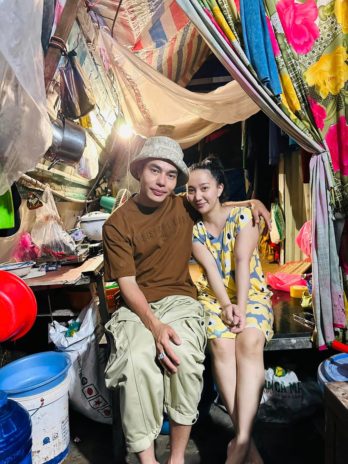 Từng theo học trường Sân khấu Điện ảnh, thế nhưng bà xã của Lê Dương Bảo Lâm không hoạt động giải trí mà lựa chọn làm hậu phương vững chắc và sẵn sàng hy sinh hết mình cho chồng con.