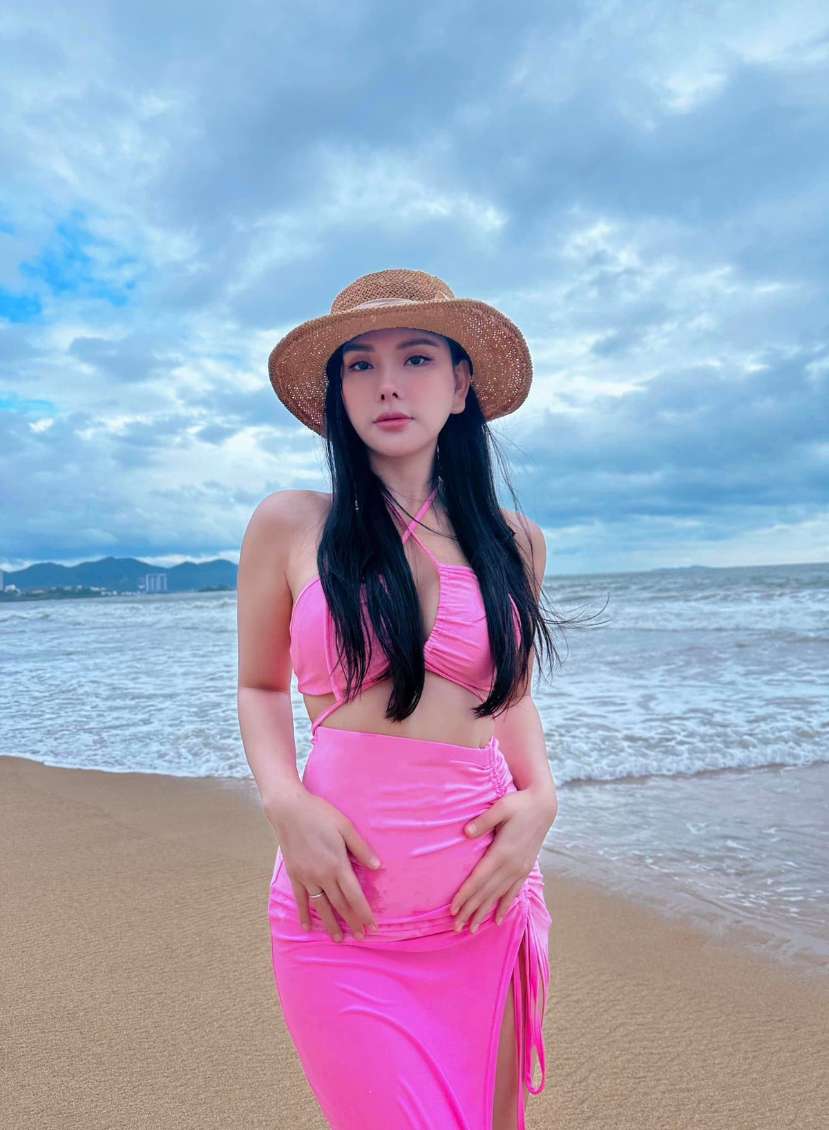 Bà mẹ 2 con kết hợp luyện tập yoga, gym với chế độ dinh dưỡng và ngủ đủ giấc.