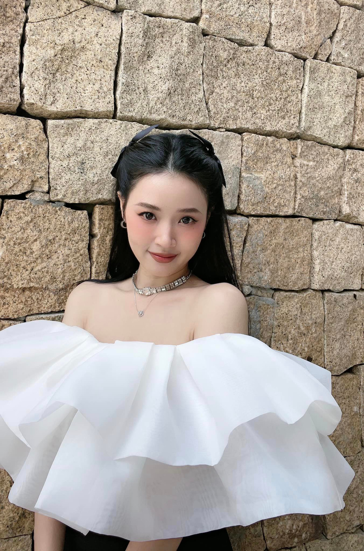 Vóc dáng ngày càng đẹp giúp mỹ nhân cởi mở hơn trong việc khoe dáng trên mạng xã hội.