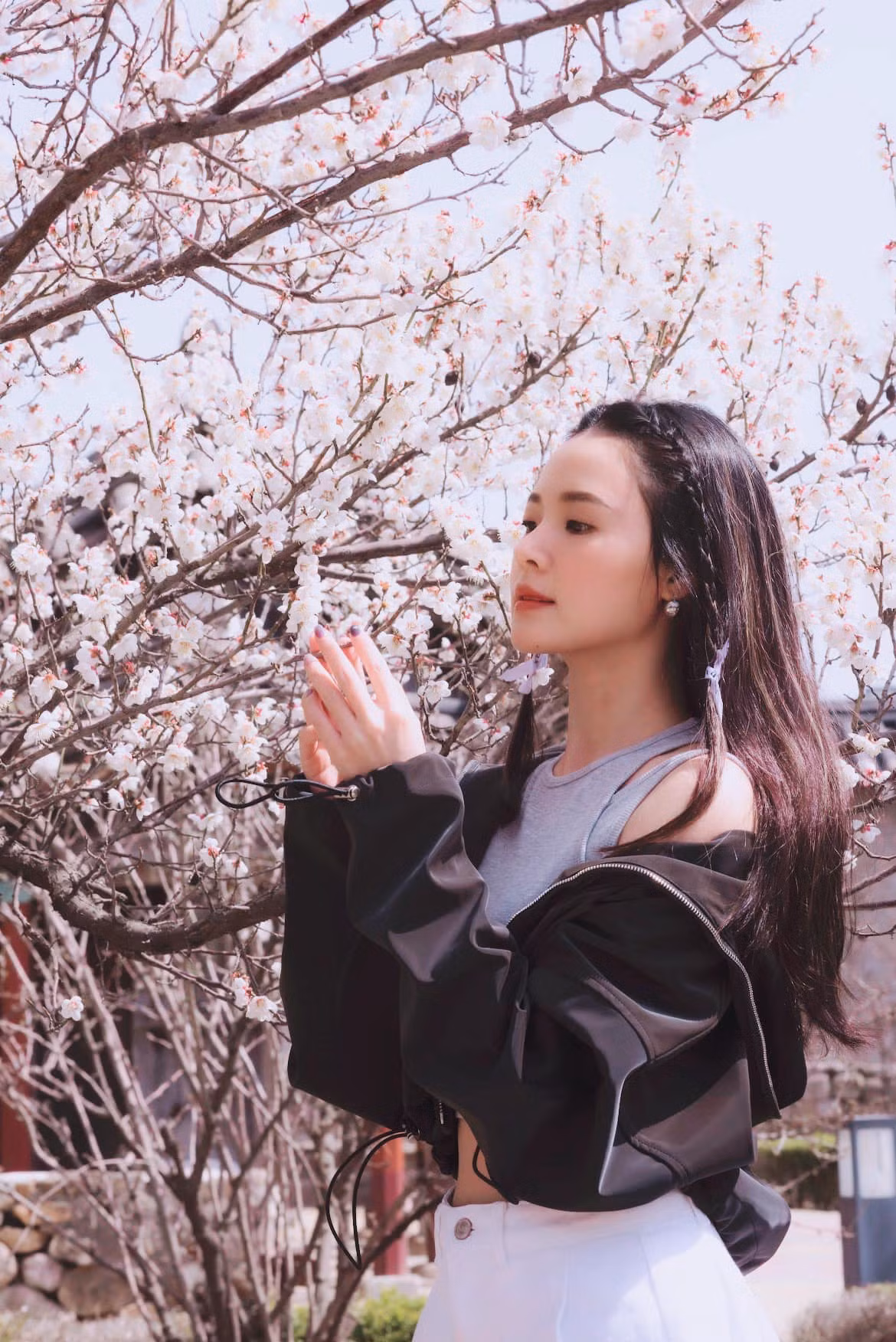 Cựu hot girl thế hệ 8X không gò bó một phong cách.