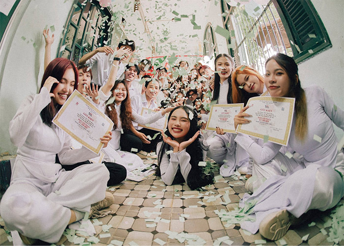 MV "Đẩy xe bò" của Phương Mỹ Chi lấy cảm hứng từ tác phẩm "Vợ nhặt" của nhà văn Kim Lân.