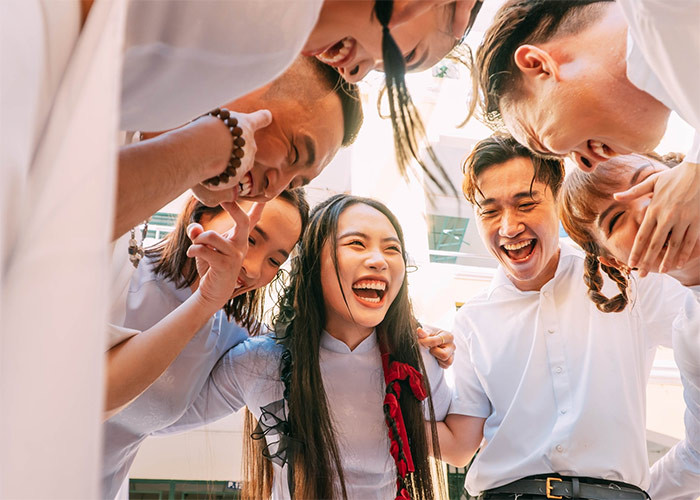 Phương Mỹ Chi cùng các dancer nhanh chóng thân thiết nhờ có sự tương đồng về độ tuổi