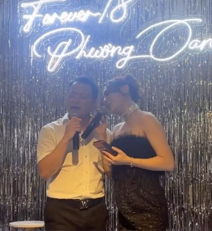 Vợ chồng Phương Oanh "quẩy" hết mình với màn song ca tình tứ.