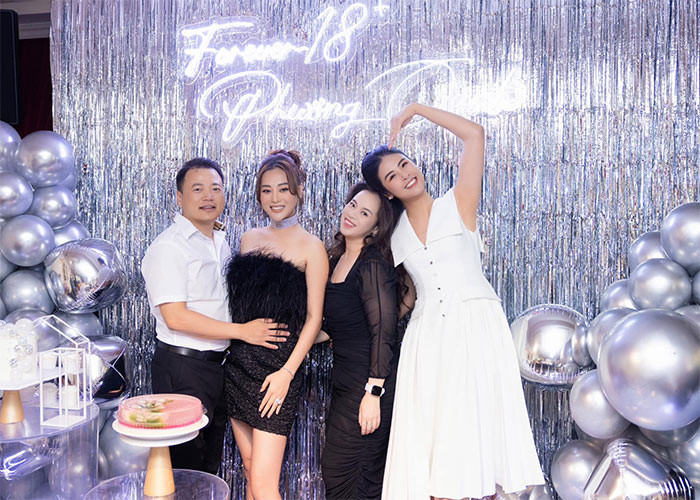 Nữ diễn viên "Hương vị tình thân" và chồng đang tận hưởng những khoảnh khắc vợ chồng son lãng mạn.