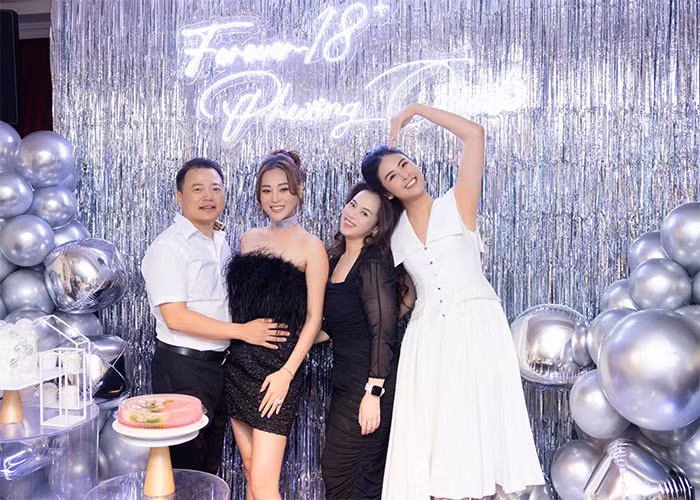 Nữ diễn viên "Hương vị tình thân" và chồng đang tận hưởng những khoảnh khắc vợ chồng son lãng mạn.