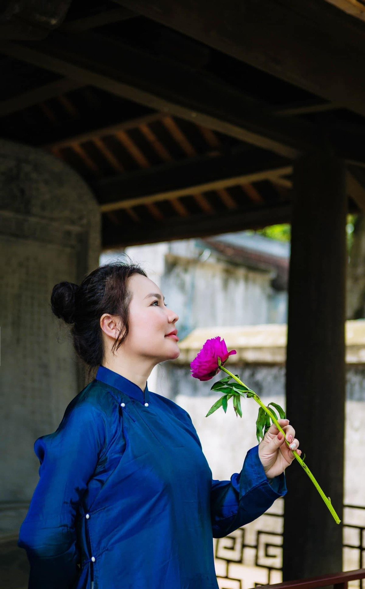 Theo đuổi phong cách ăn mặc trẻ trung hơn trước, làn da căng bóng và mịn màng đã giúp vẻ ngoài của Ngọc Tiền ngày càng "thăng hạng".