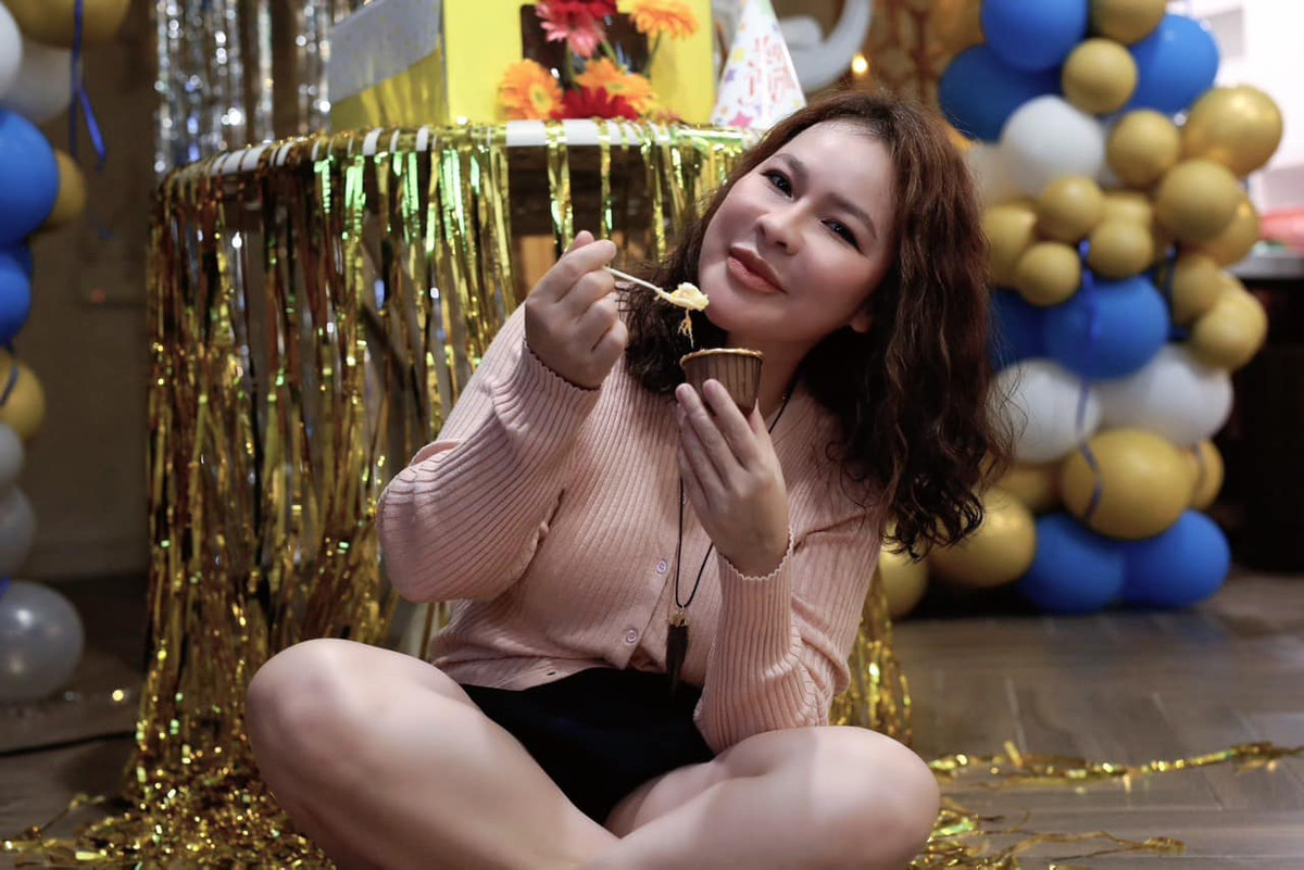 Hôn nhân viên mãn giúp nữ doanh nhân ngày càng trẻ đẹp, mặn mà ở tuổi 47.