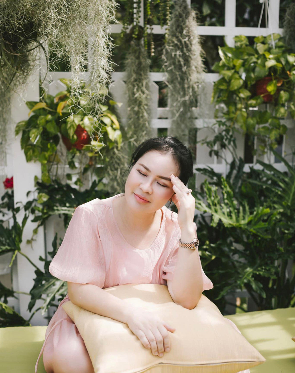 Có vợ giỏi giang, thành đạt lại khéo léo, bảo sao Quý Bình say mê bà xã hơn tuổi đến vậy!