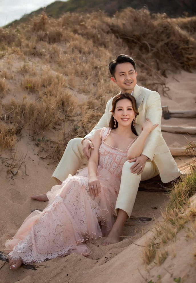 Cuoc tinh cua Hoa hau Thu Hoai va chong tre truoc khi chia tay