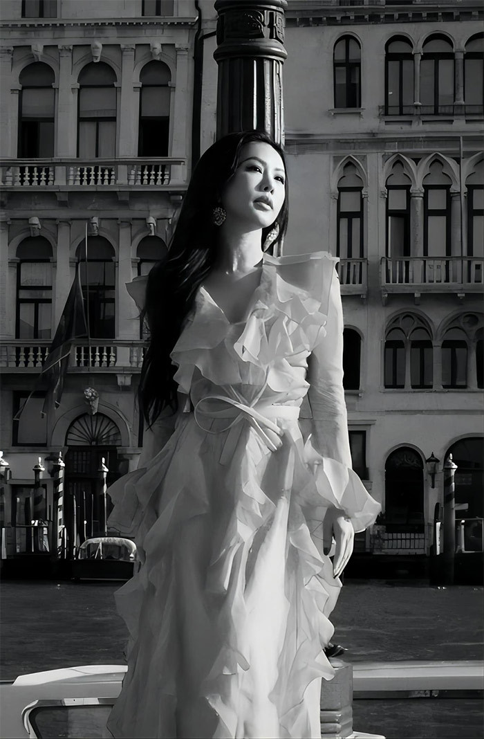 Ngày 17/7/2023, trên trang cá nhân, Thu Hoài tuyên bố cô đã ly hôn chồng kém 10 tuổi. "...Tôi và anh Trí đã chia tay, từ gần 1 năm qua... Tôi cũng không muốn giải thích nhiều về chuyện sai - đúng trong cuộc chia tay, tôi chỉ nghĩ đơn giản là cả hai đã có một lựa chọn không đúng khi gặp nhau. Tôi chỉ muốn cảm ơn anh Trí về 7 năm đã qua...", Thu Hoài viết trên trang cá nhân.