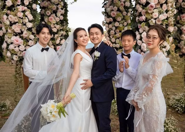 Năm 2020, Hoa hậu Thu Hoài ký hợp đồng hôn nhân với Tống Trí. Theo Thu Hoài tiết lộ, Tống Trí có thêm một điều khoản là ai bỏ trước sẽ bị phạt 2 triệu USD vì anh chỉ muốn cô tin rằng anh sẽ không bao giờ bỏ cô trước.