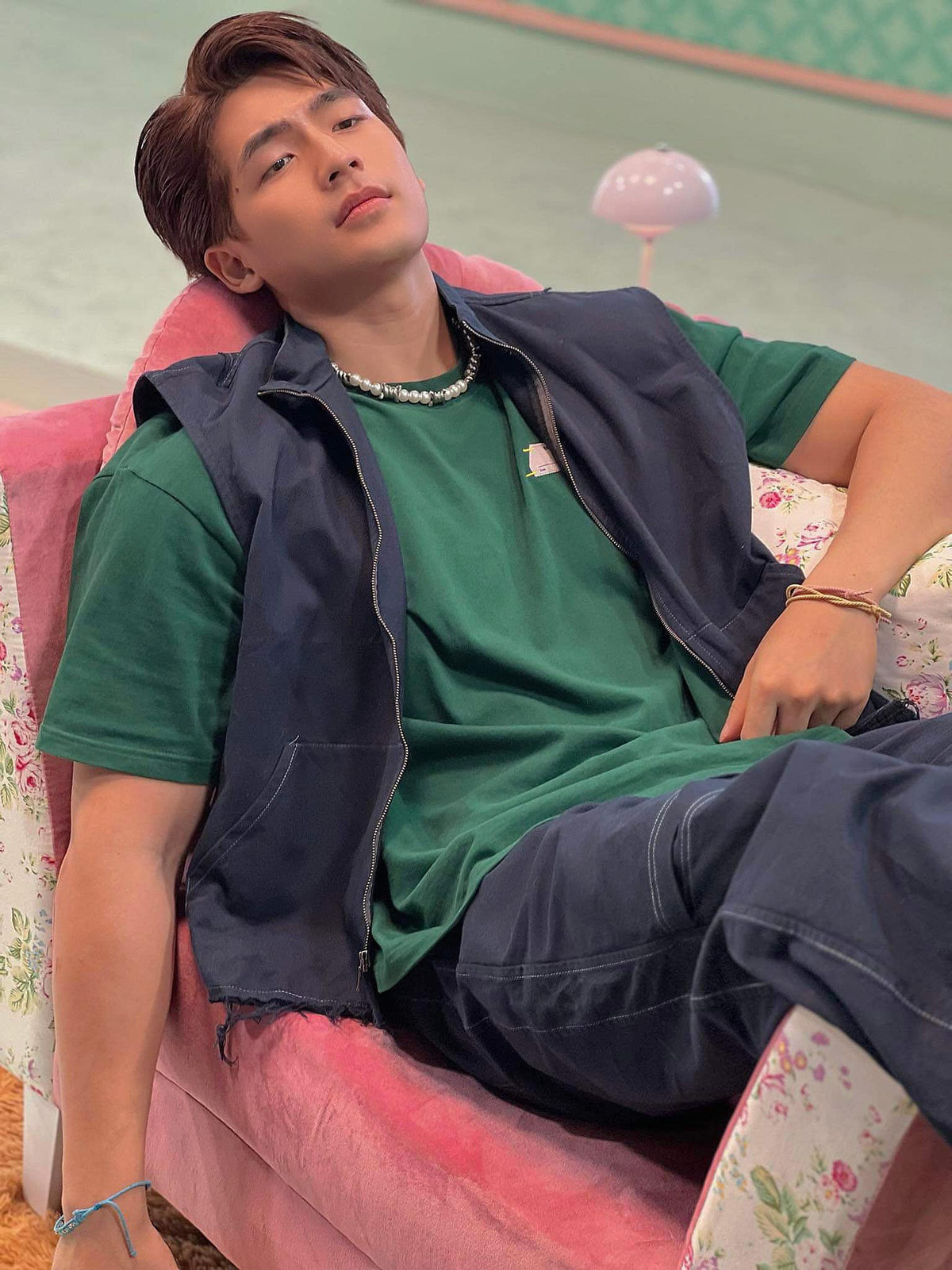 Sở hữu chiều cao 1m86, gương mặt nam tính góc cạnh cùng body 6 múi khỏe khoắn là lợi thế giúp nam chính "Chúng ta của 8 năm sau" có nhiều cơ hội trong sự nghiệp người mẫu và diễn xuất.