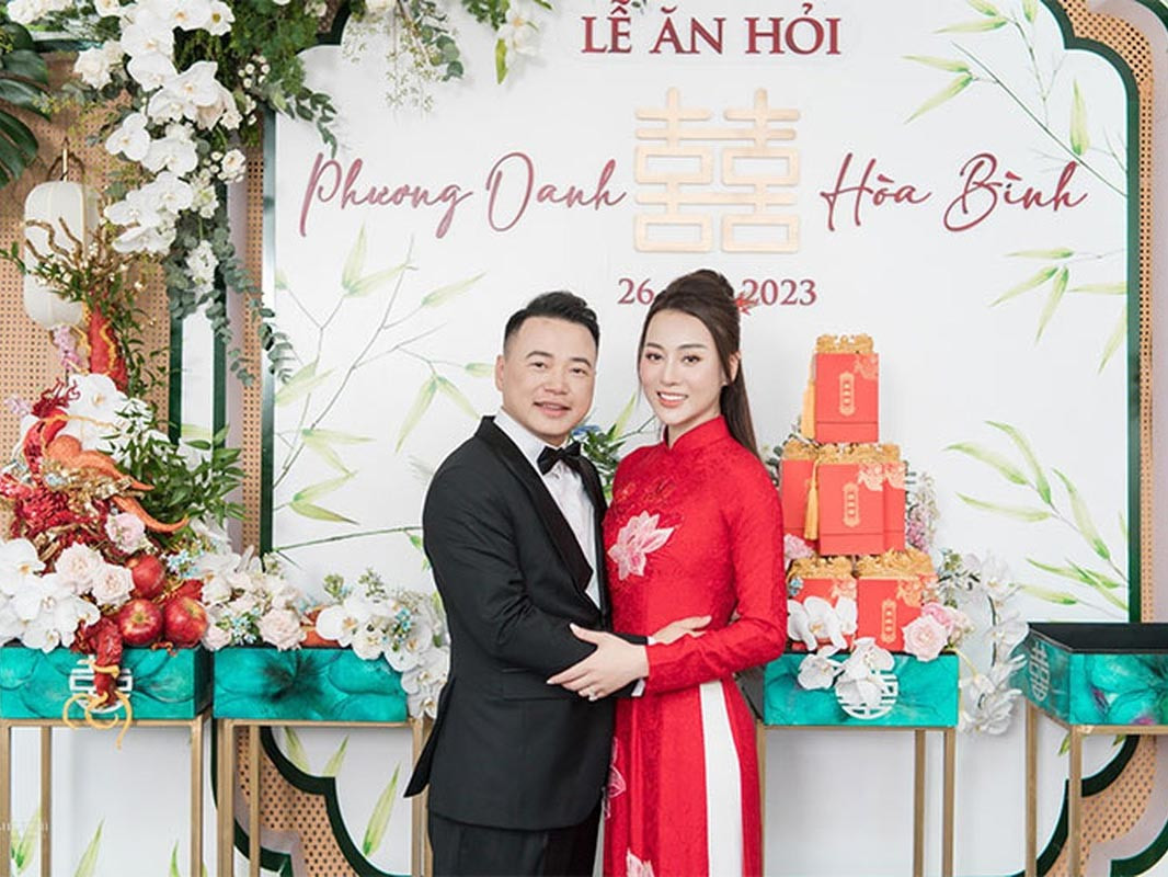 Ngày 26/7, Phương Oanh và Shark Bình tổ chức lễ ăn hỏi hoành tráng và hiện đã lên kế hoạch tổ chức đám cưới vào đầu tháng 11. (Ảnh: FBNV)