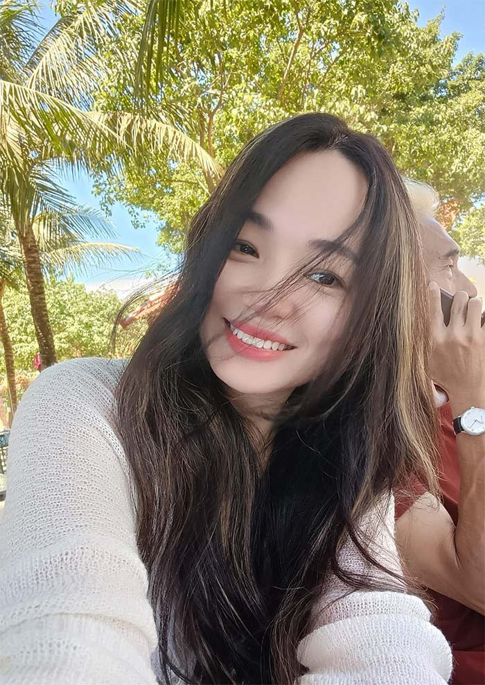 Nhan sắc của vợ Phú Đôn nhận được nhiều lời khen ngợi của bạn bè và khán giả.