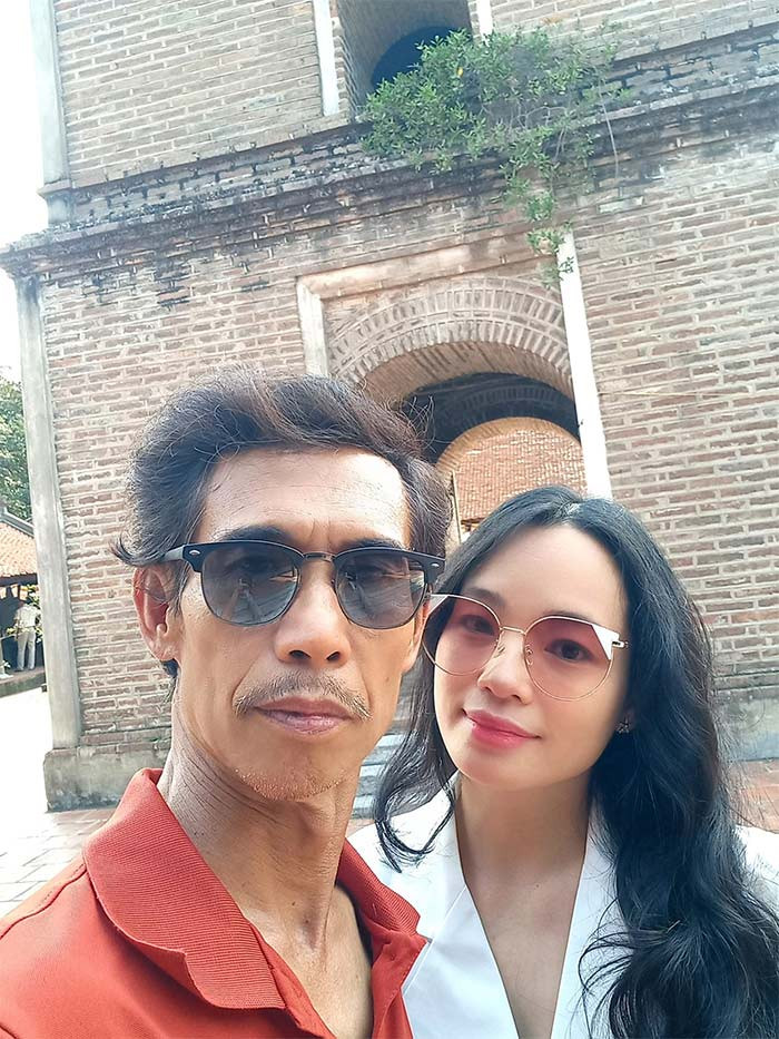 Nghệ sĩ Phú Đôn thường đùa vui: "Trâu chậm uống nước trong” để nói về tình duyên của mình.