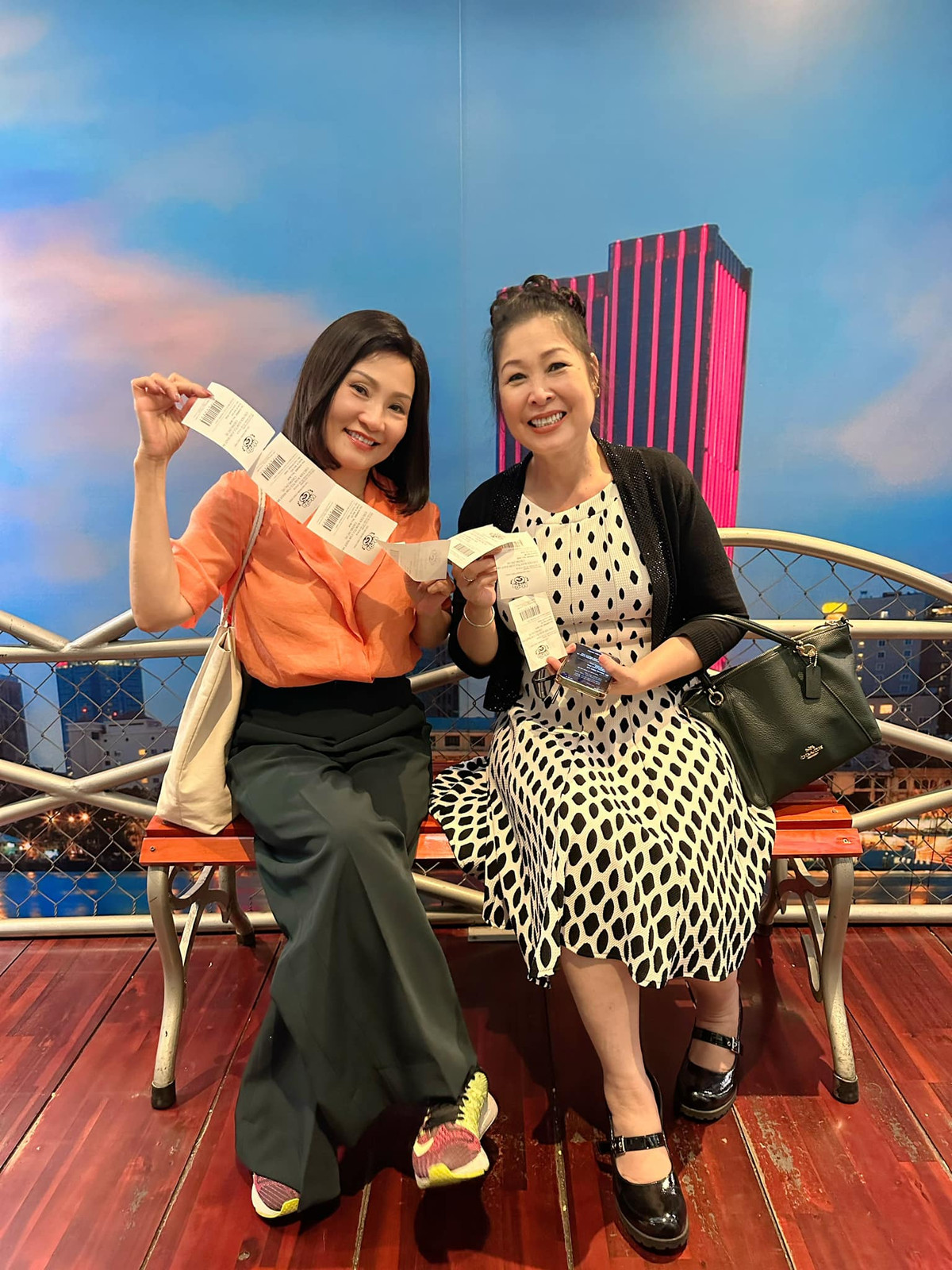 Lời khen của mọi người là động lực để vợ chồng nữ nghệ sĩ duy trì số cân như hiện tại với vóc dáng thanh thoát, nhẹ nhàng.