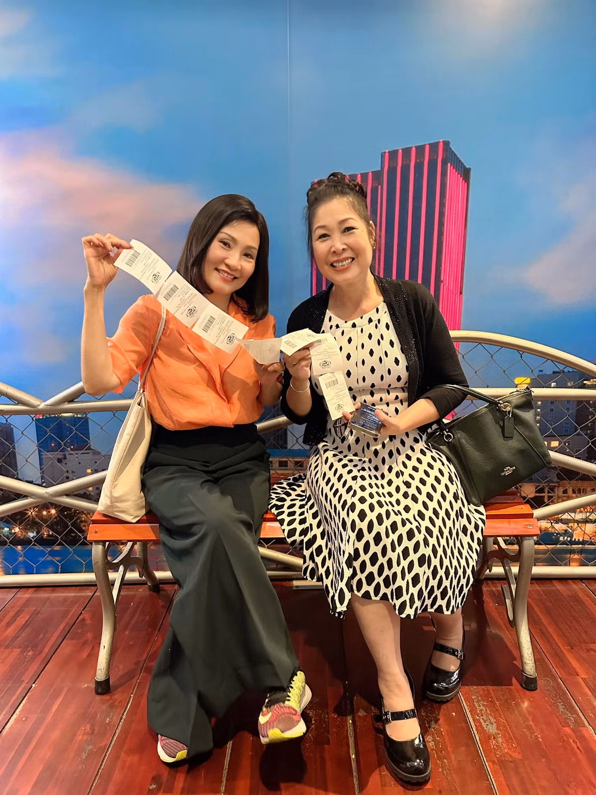 Lời khen của mọi người là động lực để vợ chồng nữ nghệ sĩ duy trì số cân như hiện tại với vóc dáng thanh thoát, nhẹ nhàng.