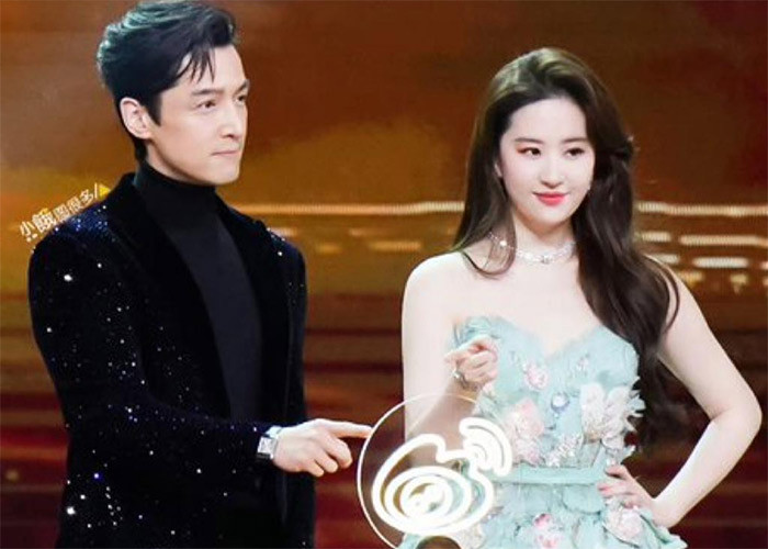 Vẻ ngoài của Lưu Diệc Phi sẽ không có gì đáng chê nếu cô không để lộ bắp tay to, khiến cho thân hình của nữ diễn viên kém mảnh mai hơn hẳn.