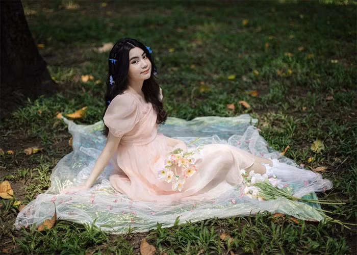 Cô bé đã trở thành thiếu nữ, lớn bổng trông thấy.