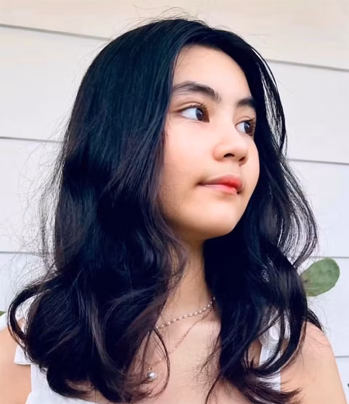 Các nét trên khuôn mặt của Hạt Dẻ đều rất đẹp.