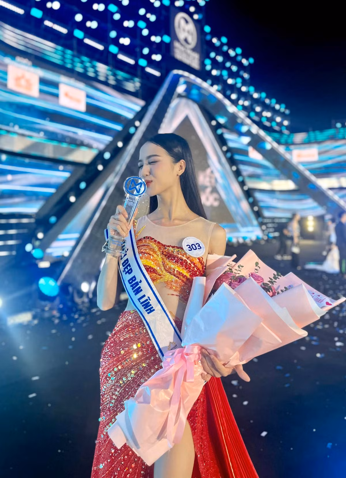 Tu Trinh xinh dep the nao... tung bi mot dao dien ga gam?