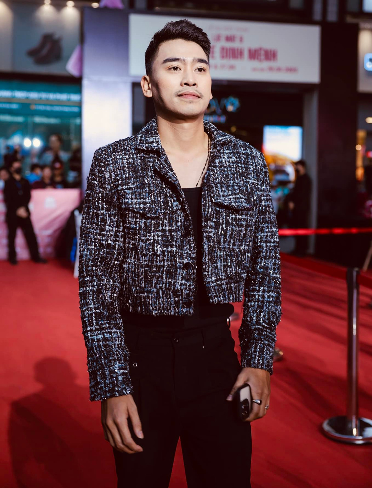 Trần Kim Hải từng vào vai phụ trong dự án điện ảnh "Chìa khoá trăm tỷ", "Em và Trịnh". Ngoài ra, anh còn hoạt động tại các sân khấu kịch. Tuy nhiên, vai chính trong "Lật mặt 6" như một bước ngoặt đánh dấu sự nghiệp diễn xuất của anh và được kỳ vọng sẽ còn tỏa sáng.