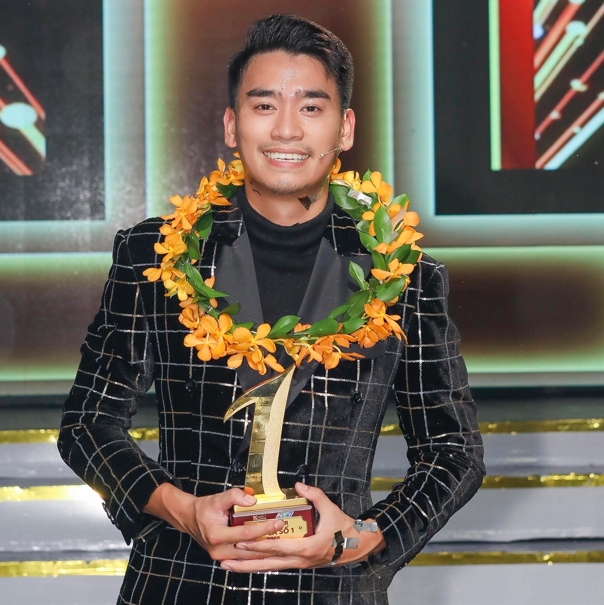 Thời điểm tham gia "Lật mặt 6", Kim Hải còn gây bất ngờ khi trở thành quán quân chương trình "Hãy là số 1" mùa đầu tiên.