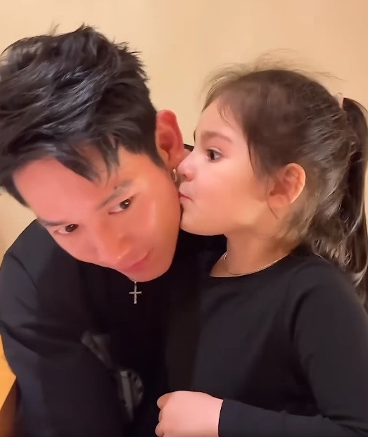 Anh từng bày tỏ rằng bản thân rất thích có một cô con gái, khao khát có một gia đình nhỏ sau chuyện tình duyên lận đận.