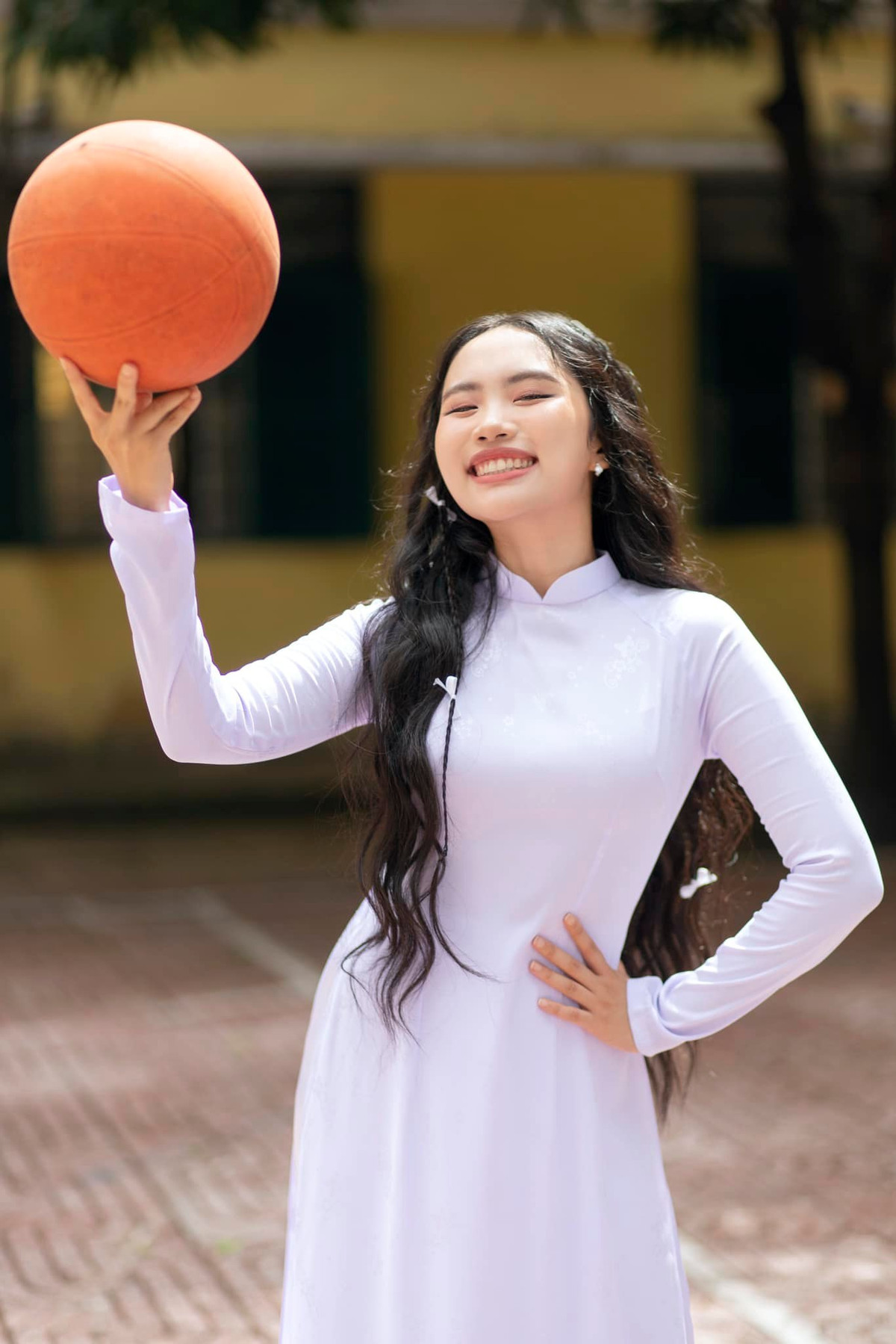 Nỗ lực thay đổi với tinh thần lạc quan, yêu bản thân là điều mà Phương Mỹ Chi cũng như không ít mỹ nhân đã làm được.