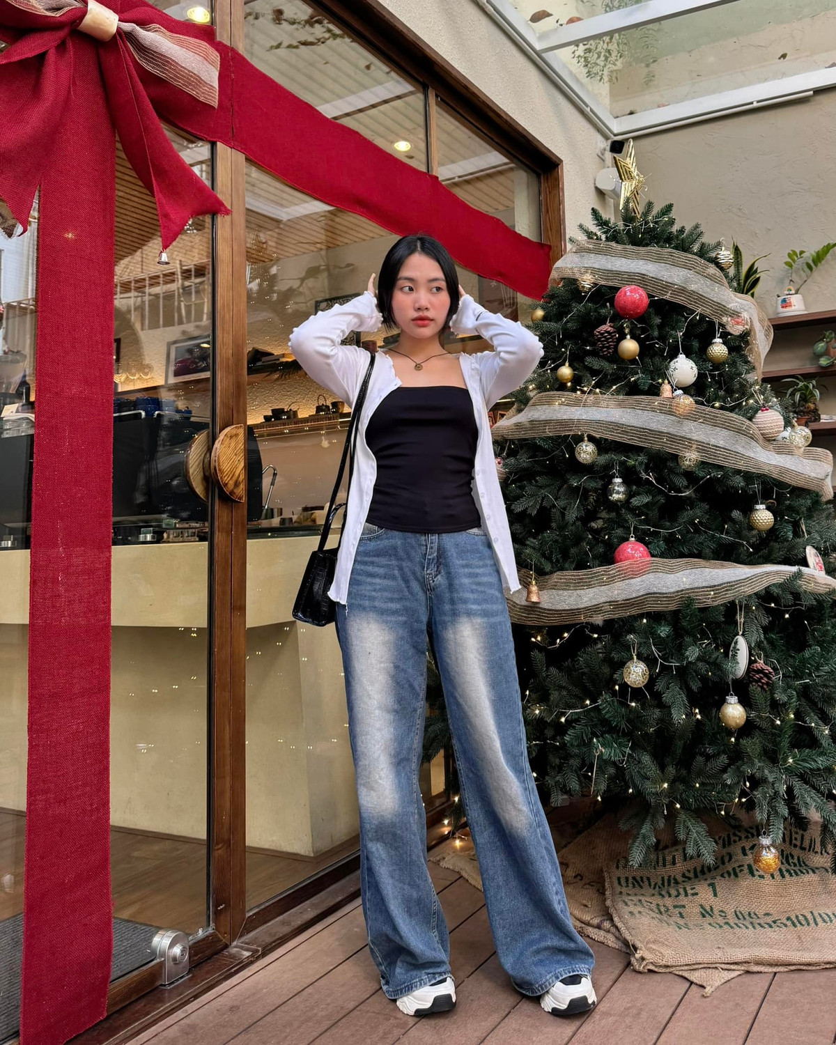 Biết cách làm đẹp và giữ dáng, Phương Mỹ Chi được khen ngày càng xinh đẹp, trưởng thành và chững chạc hơn ở tuổi 20.