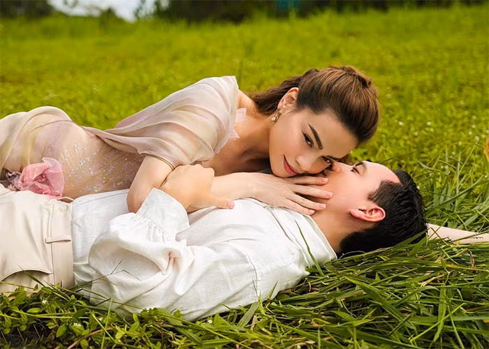 Những hình ảnh tình tứ của Hà Hồ và Kim Lý trong MV được nhiều fan quan tâm.
